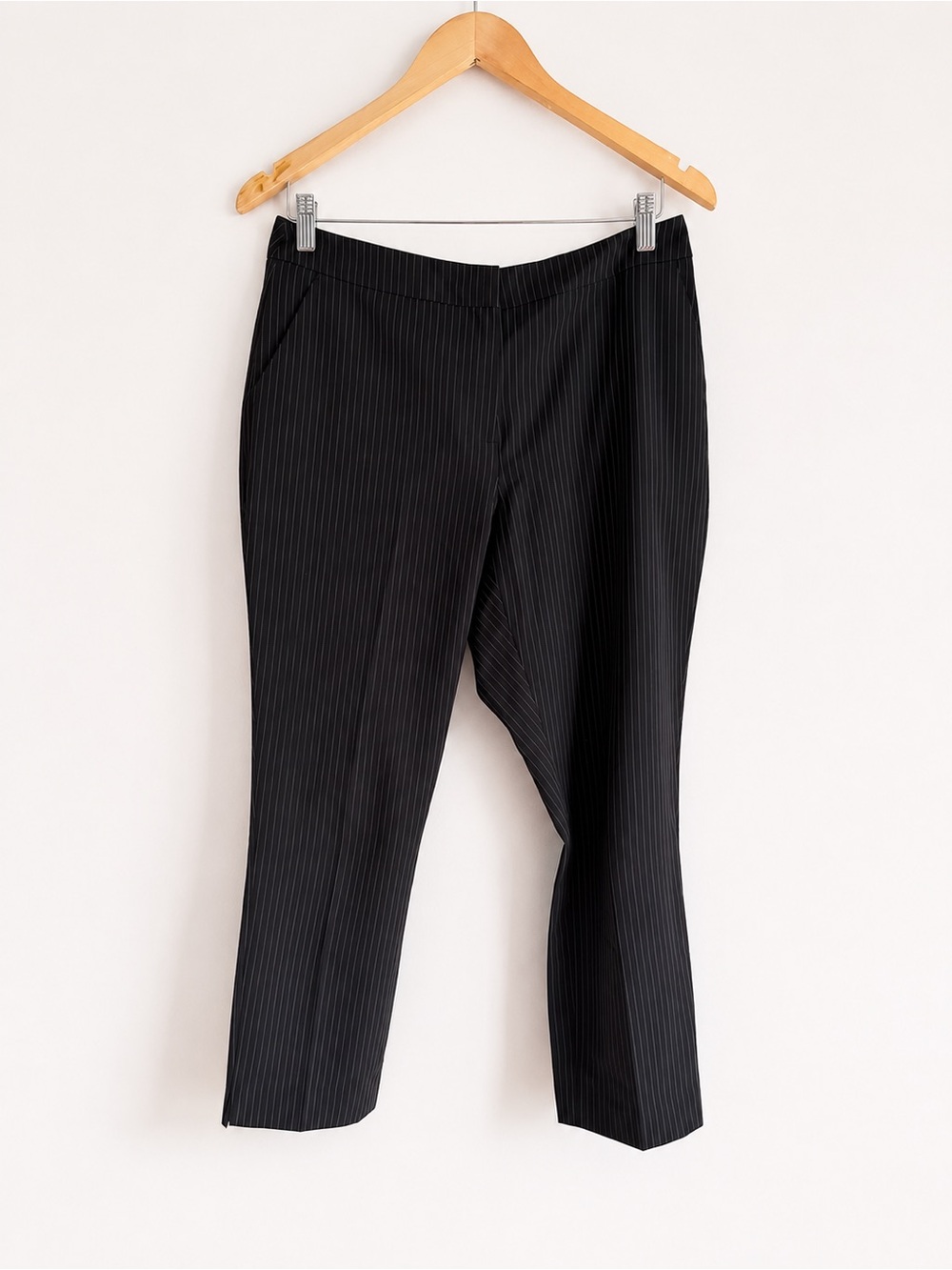 Suzy Shier Dark Grey Pinstripe Dress Pants | Slim Straight Leg | Size 9/10